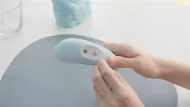 2024女用情趣玩具用品推荐一:OSUGA小海豹吸吮震动情趣按摩器