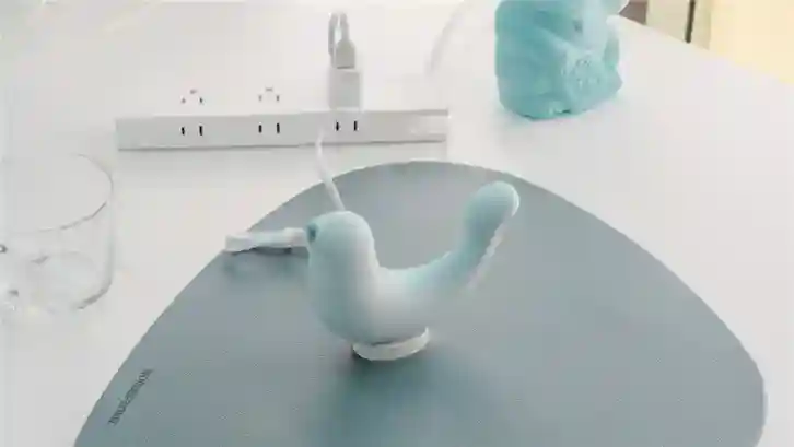 2024女用情趣玩具用品推荐一:OSUGA小海豹吸吮震动情趣按摩器