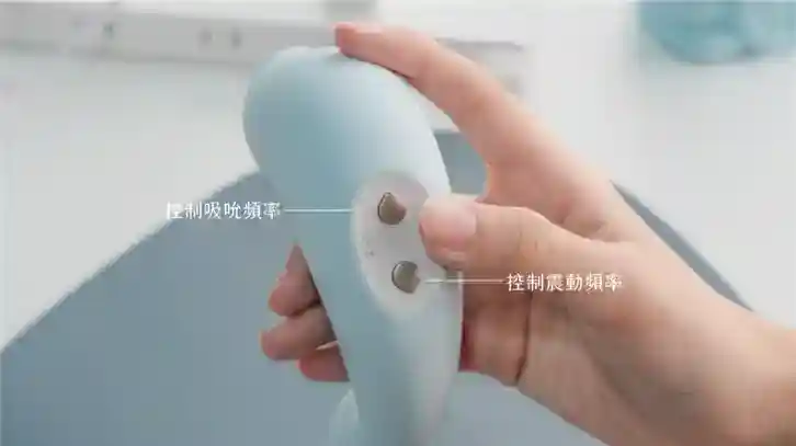 2024女用情趣玩具用品推荐一:OSUGA小海豹吸吮震动情趣按摩器